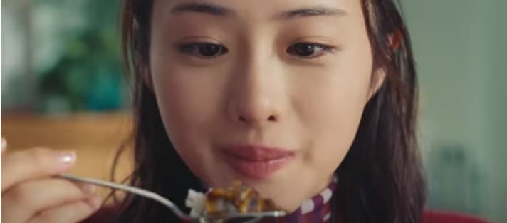 すき家 チキンカレーCM2022 女優